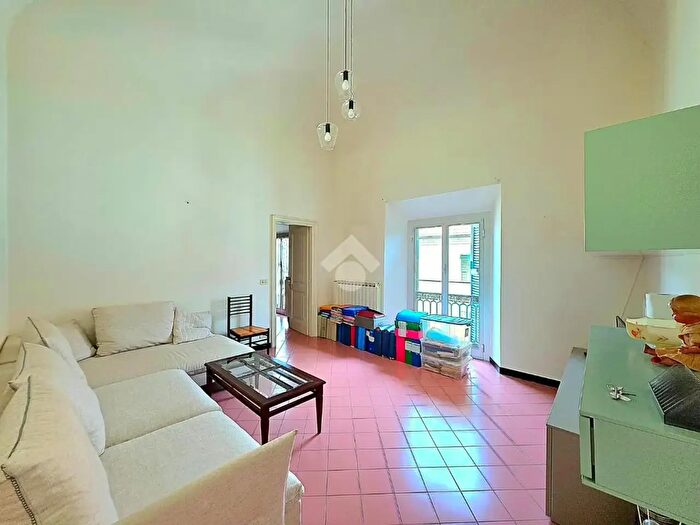 Appartamento con 5 locali in vendita in Via Gio Francesco Niella, Savona