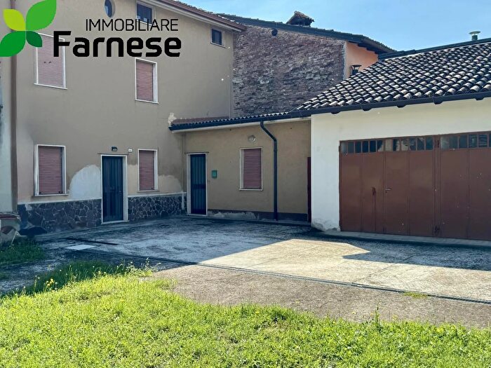Casa con 10 locali in vendita in Rottofreno EmiliaRomagna, Rottofreno