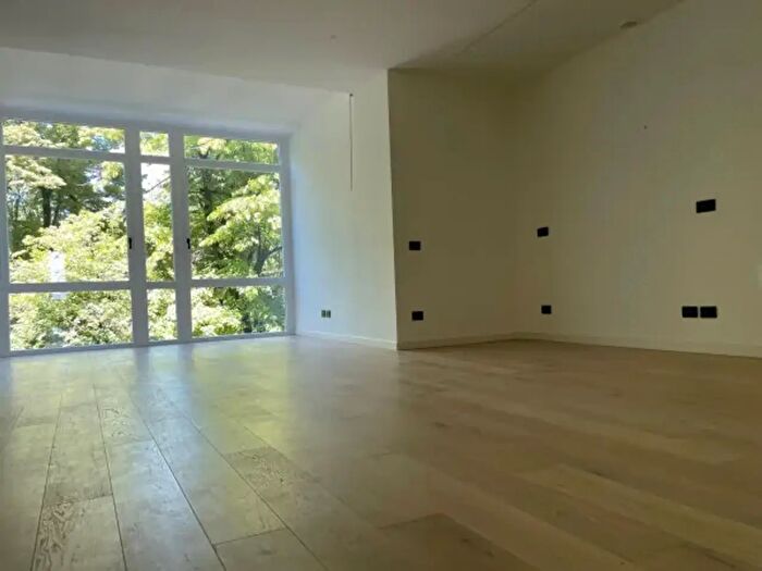 Appartamento quadrilocale in vendita in Viale Lodovico Antonio Muratori, Modena