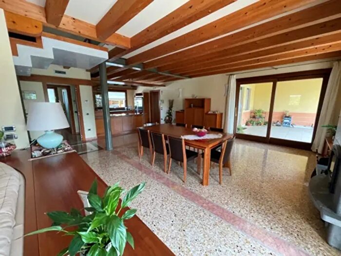 Casa con 6 locali in vendita in Via Pasubio, Castegnero