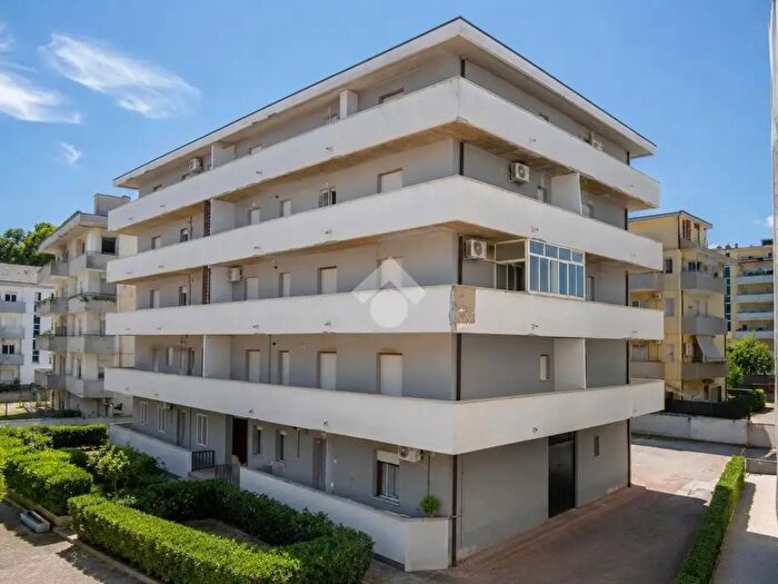 Appartamento trilocale in vendita in Via dei Frentani, Francavilla Al Mare