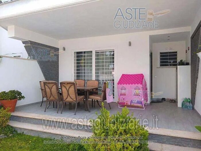 Appartamento trilocale in vendita in Via Vincenzo Davico, Roma