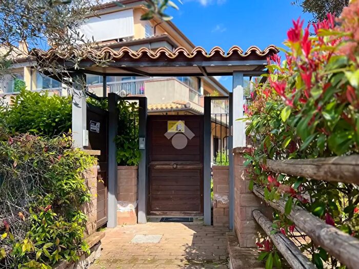 Appartamento trilocale in vendita in Via delle Agavi, Formia