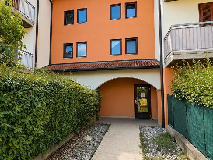 Appartamento trilocale in vendita in Via Gardesana, Rezzato