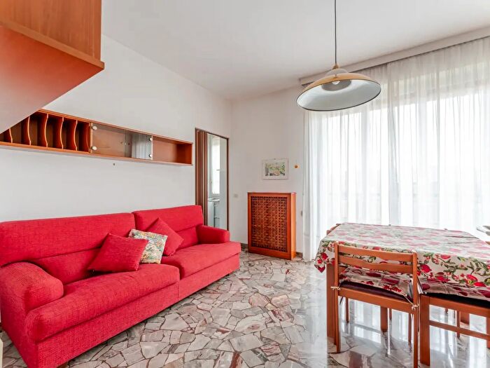 Appartamento trilocale in vendita in Via Attilio Cassoni, Milano