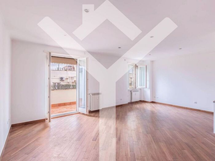 Appartamento con 5 locali in affitto in Via Pietro Fedele, Appio Latino, Roma