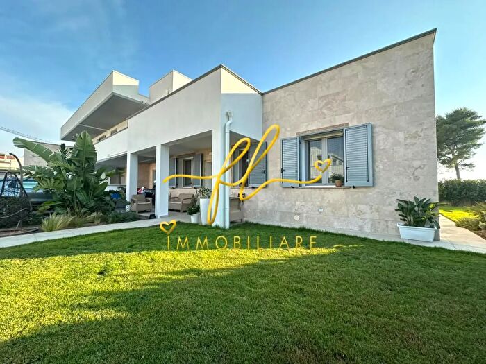 Casa con 5 locali in vendita in Cecina