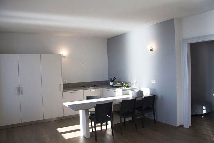 Appartamento trilocale in affitto in Via Mazzini, Belgirate