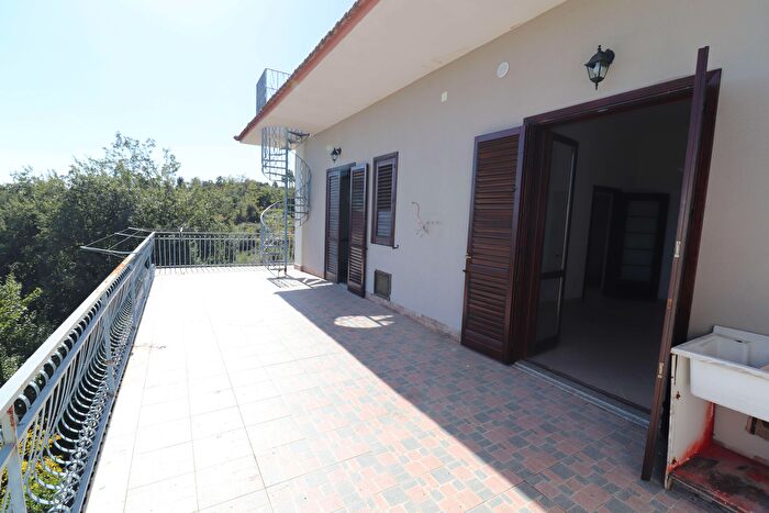 Appartamento con 6 locali in vendita in Via Traversa Dragona, Santa Venerina