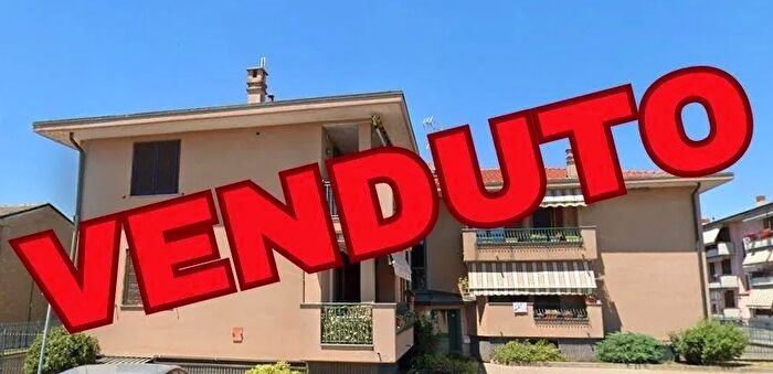 Appartamento trilocale in vendita in Via Camillo Benso di Cavour Borgo San Giovanni, Borgo San Giovanni