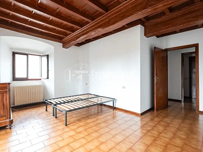 Appartamento trilocale in vendita in Via Pospagliaro, Bosisio Parini