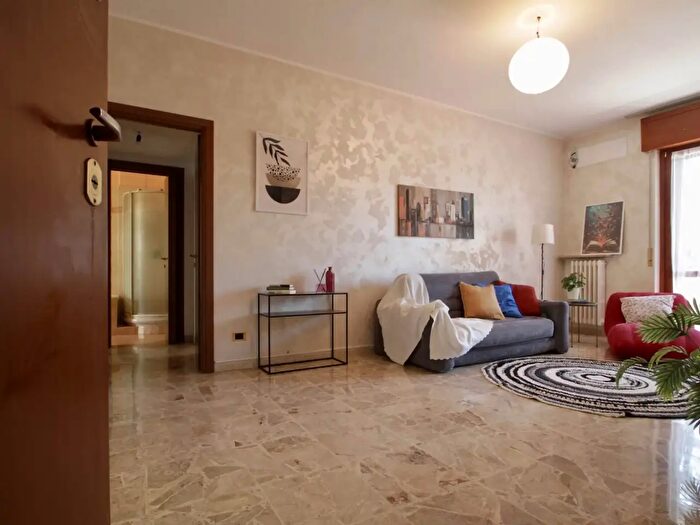 Appartamento trilocale in vendita in Via Monte Grappa, Carugate