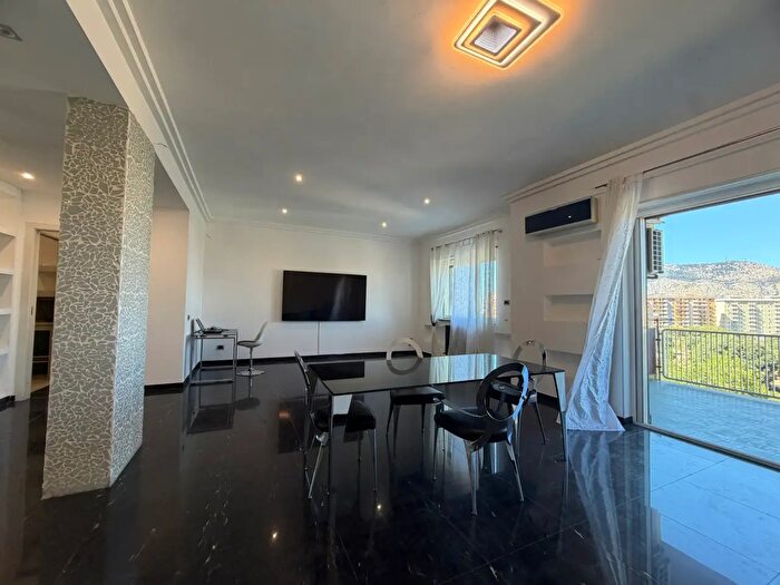 Appartamento con 5 locali in vendita in Via Uditore, Palermo