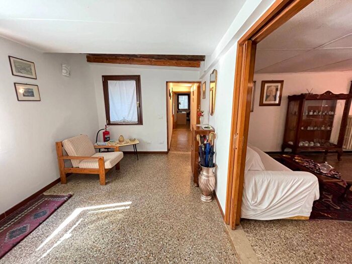 Appartamento quadrilocale in affitto in Campo San Felice, Santi Apostoli San Canciano, Venezia