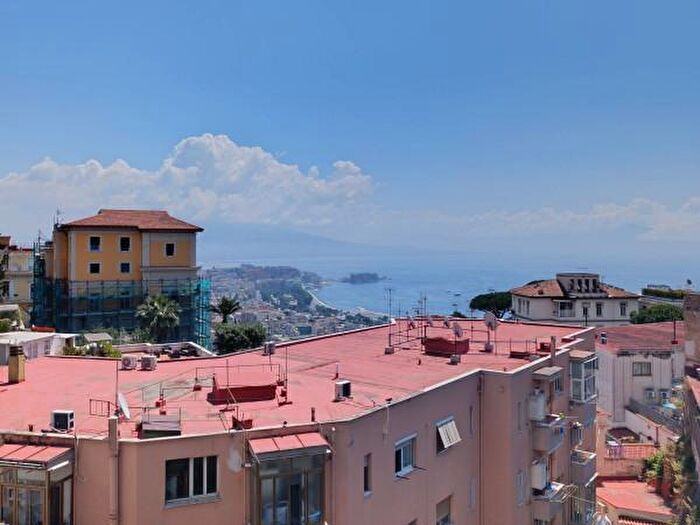 Appartamento trilocale in vendita in Via Alessandro Manzoni, Napoli