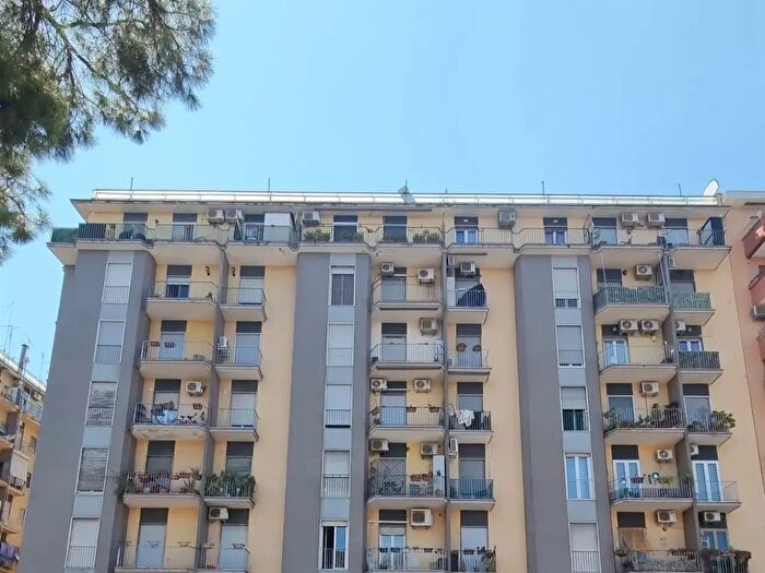 Appartamento trilocale in vendita in Piazza dei Consoli, Roma