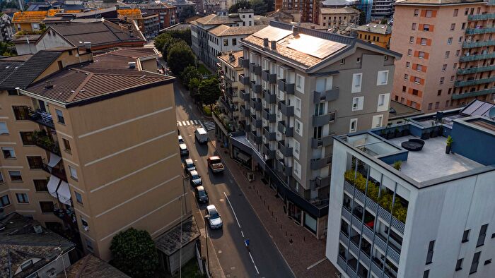 Appartamento con 7 locali in vendita in Via Mazzini, Sondrio