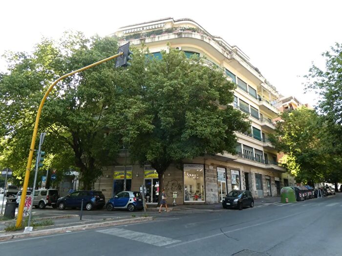Appartamento trilocale in affitto in Via Magliano Sabina, Roma