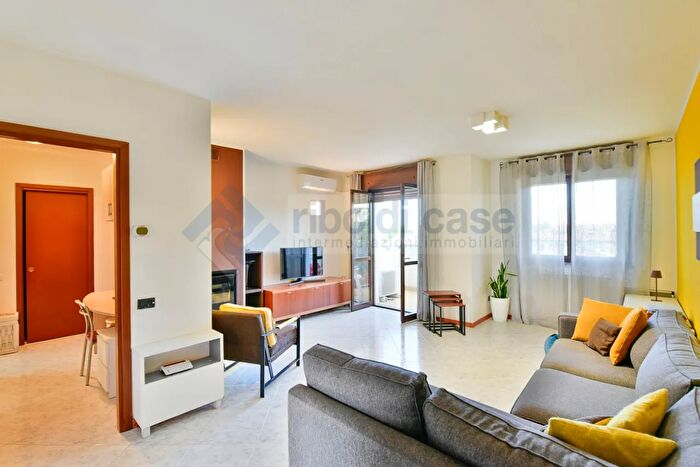 Appartamento trilocale in vendita in Lissone