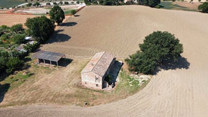Casa con 6 locali in vendita in Via Lago di Lesina, Pesaro