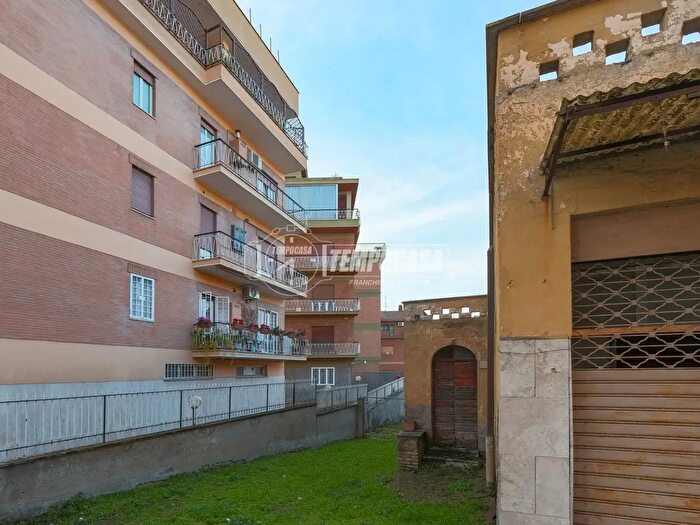 Appartamento trilocale in vendita in Via Fosso del Poggio, Roma