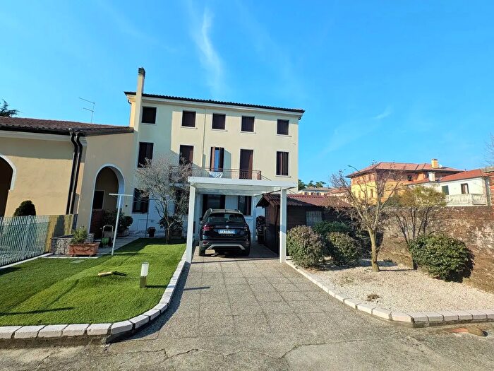 Casa con 5 locali in vendita in Via San Pio X a, Castelfranco Veneto