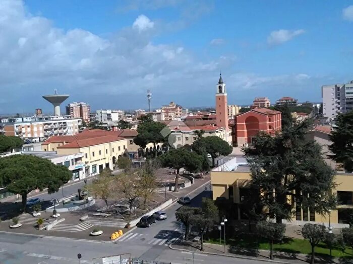 Appartamento quadrilocale in vendita in Piazza Roma, Aprilia