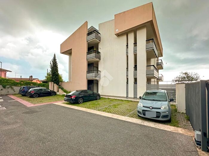 Appartamento trilocale in vendita in Via della Pineta, Rocca Priora