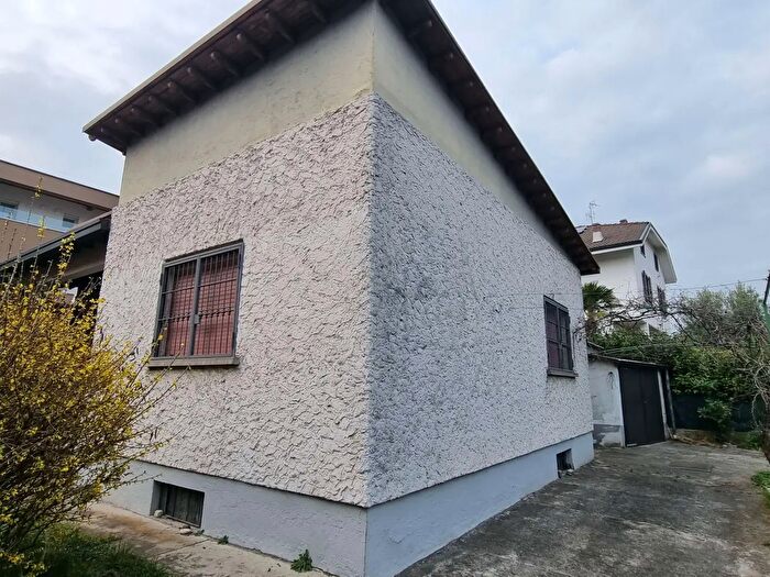 Casa quadrilocale in vendita in Via Montegrappa, Carugate
