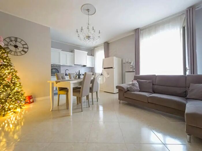 Appartamento con 6 locali in vendita in Via Giuseppina Pizzigoni, Manfredonia