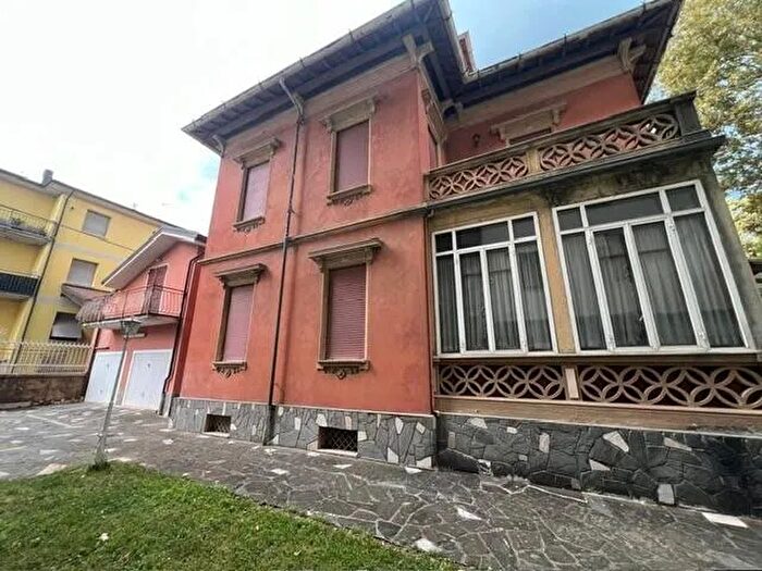Casa con 5 locali in vendita in Viale Vittorio Bottego Borgo Val di Taro, Borgo Val Di Taro