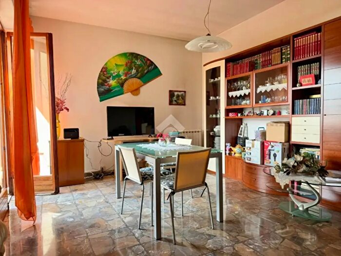 Appartamento quadrilocale in vendita in Viale Adua, Pistoia