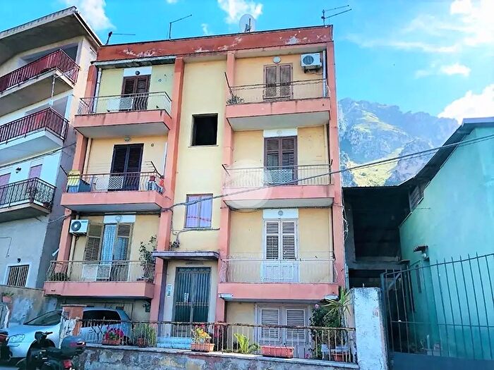 Appartamento trilocale in affitto in Via Gibilrossa, Palermo