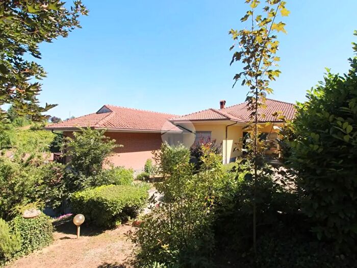 Casa con 7 locali in vendita in Località Case Nuove Gottino, Santa Vittoria D'Alba