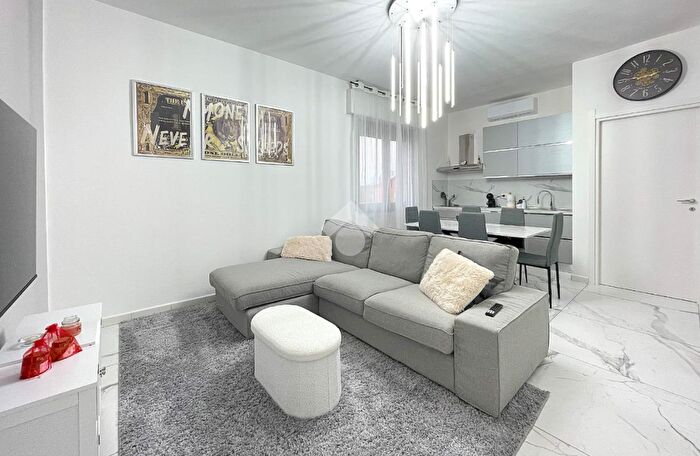 Appartamento trilocale in vendita in Via Rocchetta, Lomazzo