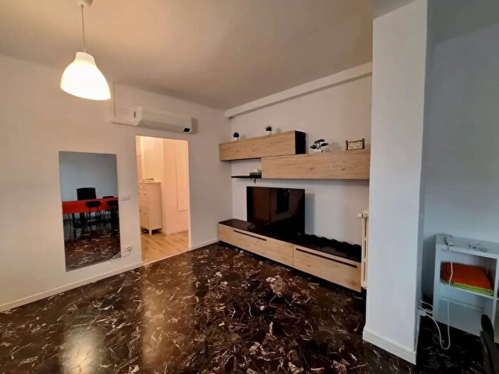 Appartamento trilocale in affitto in Via Firenze, Bologna