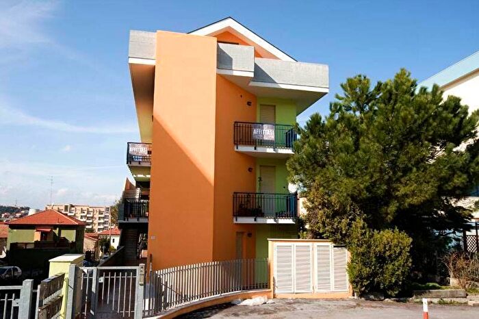 Appartamento trilocale in affitto in Via Aso, Torrette, Ancona