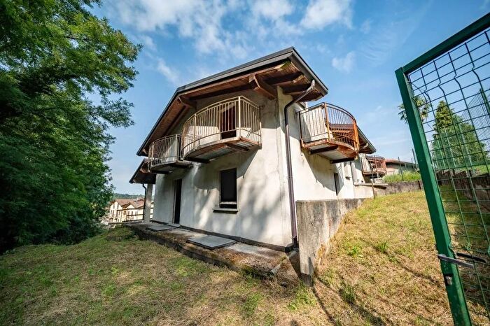 Casa trilocale in vendita in Via Don E Ronchi Dolzago, Dolzago