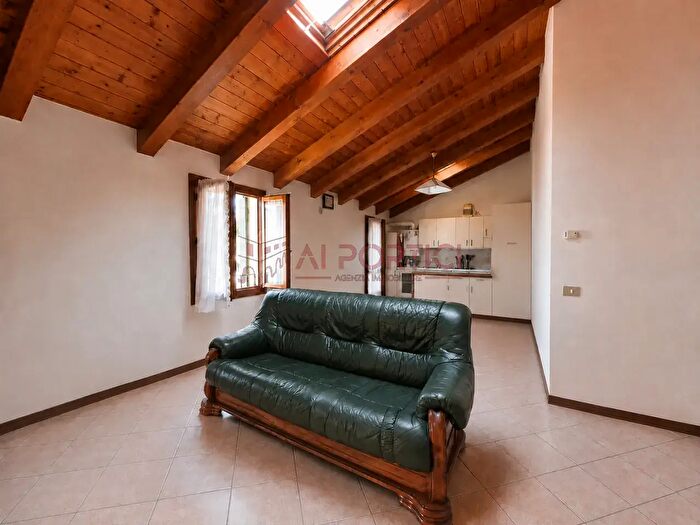 Appartamento trilocale in affitto in Via Roma, Codevigo