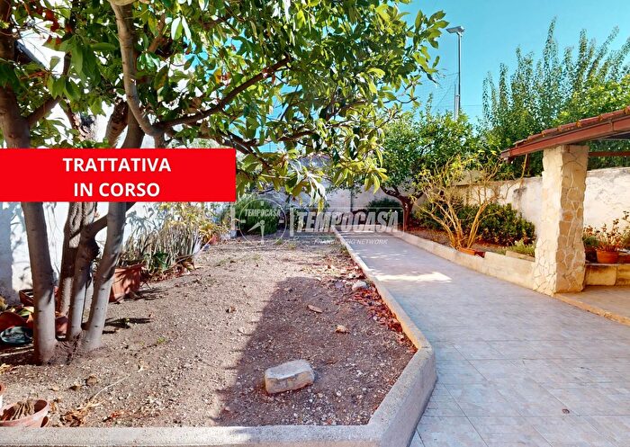 Casa trilocale in vendita in Via di Carbonara Principessa Jolanda, Bari