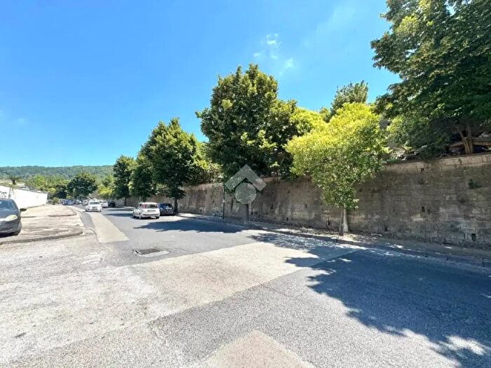 Appartamento trilocale in vendita in Via Padula, Napoli