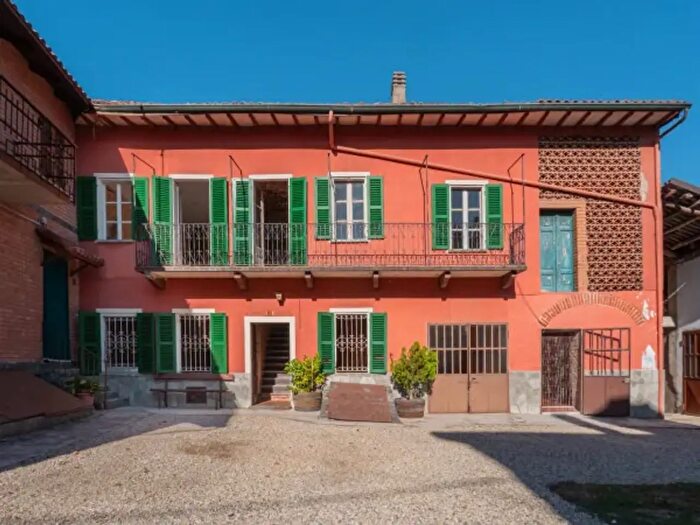 Casa con 6 locali in vendita in Via Roma, Castagnole Monferrato