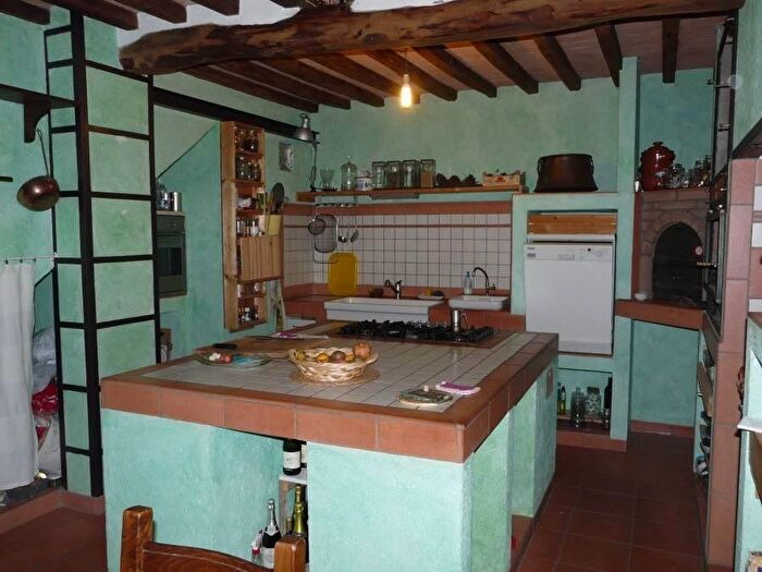 Casa con 6 locali in vendita in Sovicille
