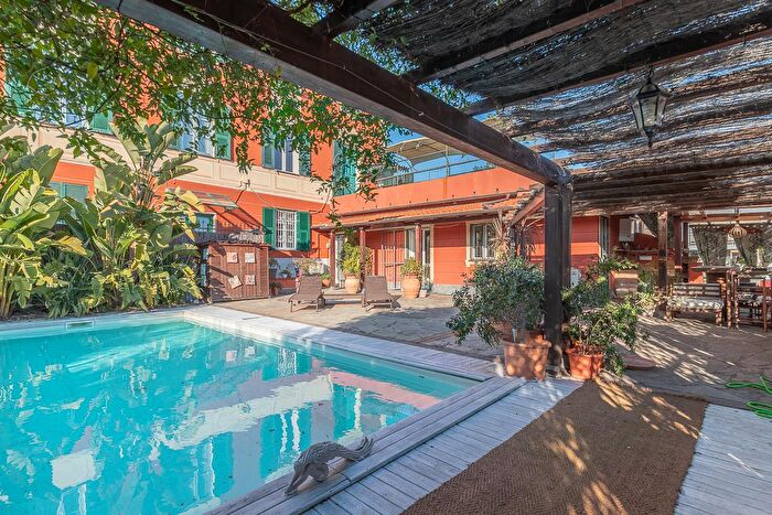 Appartamento con 5 locali in vendita in Via Genova, Savona