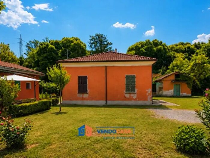 Casa con 6 locali in vendita in Via Acquarella, Massa