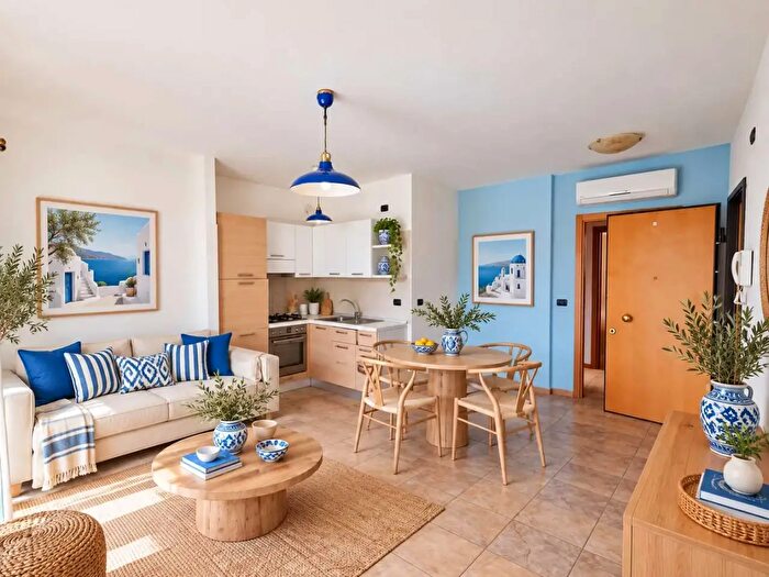 Appartamento trilocale in vendita in Via Porto Palos, Rimini