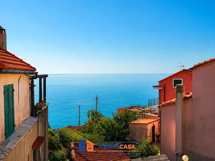 Casa trilocale in vendita in Via Orazio Baiardo, Bergeggi