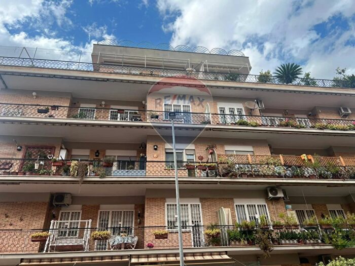 Appartamento trilocale in vendita in Via dei della Bitta, Roma