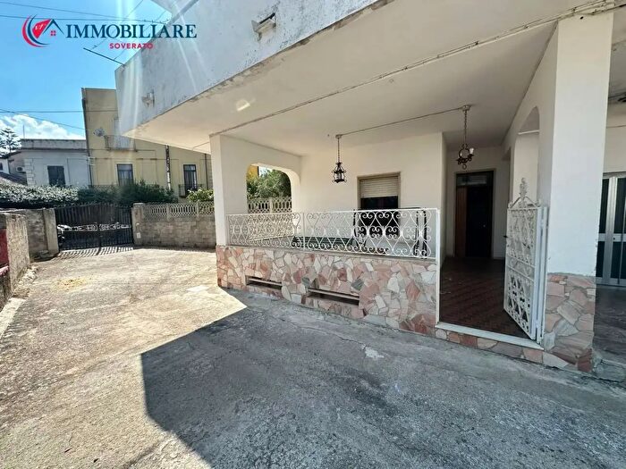 Appartamento trilocale in vendita in Via Mazzini Snc, Soverato