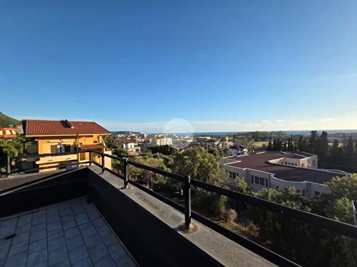 Appartamento con 7 locali in vendita in Via Galileo Galilei, Praia A Mare